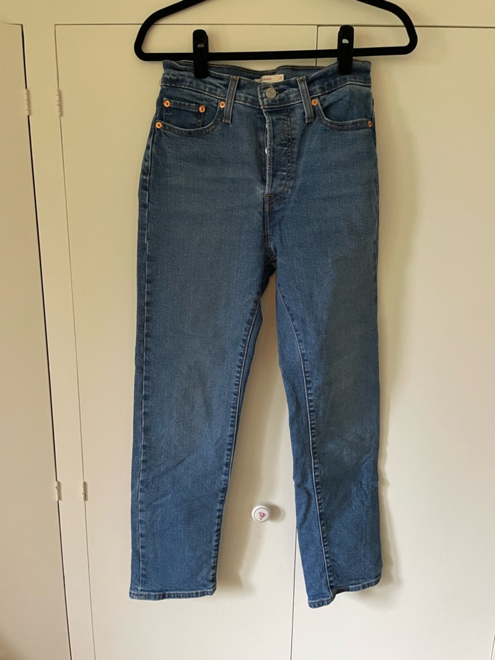 Levi’s Wedgie Straight Jeans size 27 in medium wash